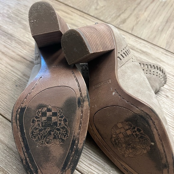 Vince Camuto Fileana Split Shaft Bootie - French Taupe -  8.5 - Picture 4 of 4